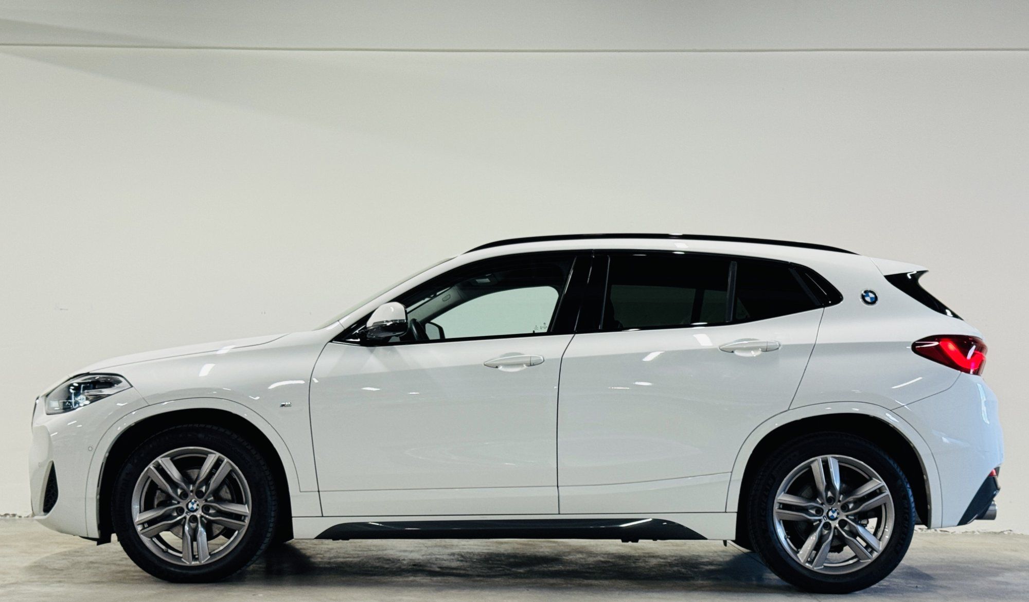 BMW X2 18d M - фото 4